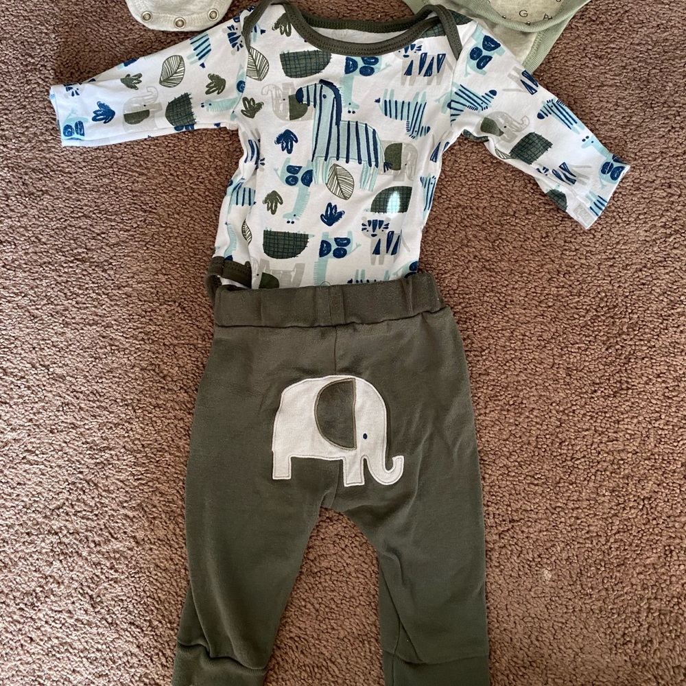 5 long sleeve onesie bundle 1 match set